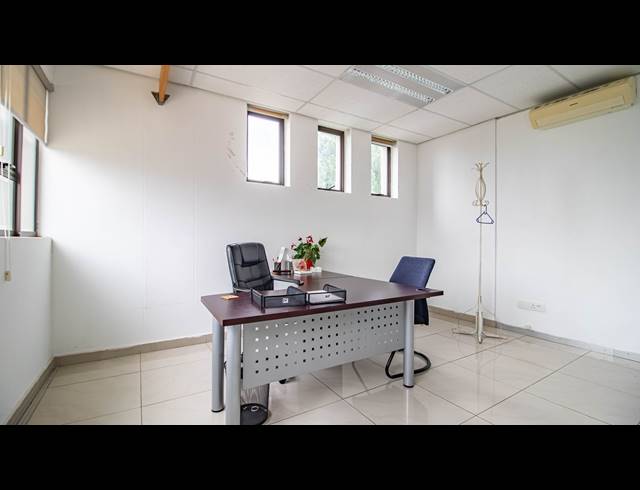 160M² OFFICE FOR SALE IN FOURWAYS